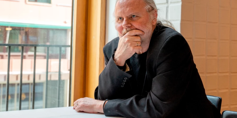 Nobela prēmiju literatūrā piešķir norvēģu dramaturgam Junam Fosem
