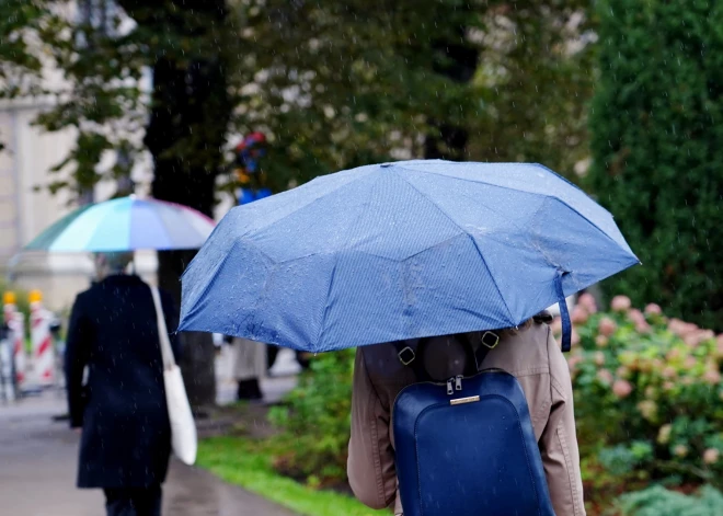 Piektdien Latvijā turpināsies lietains un vējains laiks