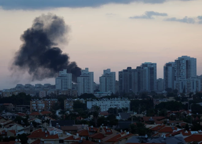 Telavivas virzienā no Gazas joslas lido vairāk nekā simts raķešu