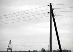 Vētras dēļ bez elektrības palikušas ap 18 000 mājsaimniecību