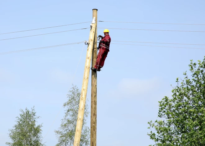 Elektroapgāde traucēta vēl apmēram 1500 "Sadales tīkla" klientiem