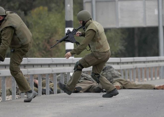 Izraēlas armija atguvusi kontroli pār Gazas joslas pierobežu