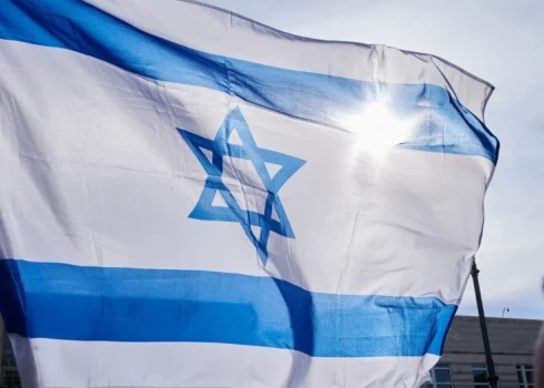 По вечерам башню Рижской ратуши окрасят цвета флага Израиля