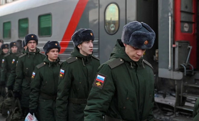 Kremlis izvairīsies no nepopulāriem lēmumiem un līdz prezidenta vēlēšanām neizsludinās mobilizāciju.