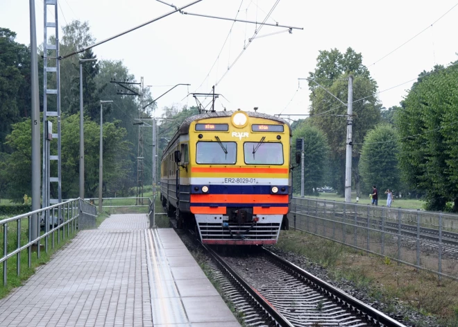 Darbdienās 45 vilcienu reisos būs lētākas biļetes