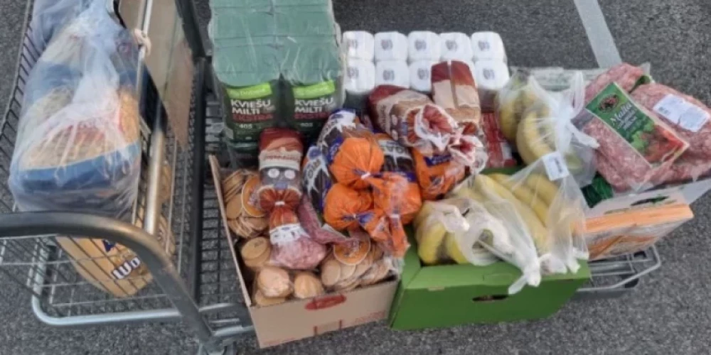 Продуктовая помощь для людей без ВНЖ. (Фото: Grani.lv)