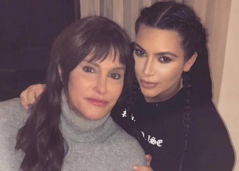 Keitlīna Dženere ar audžumeitu Kimu Kardašjanu.