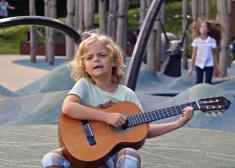 Ar dziesmu "Gliemezītis" sevi pašmāju estrādē piesaka septiņgadīgais Georgs
