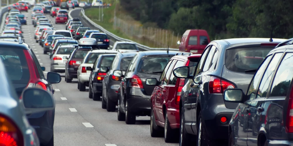Stokholmas centrā tiks aizliegtas automašīnas ar benzīna un dīzeļdegvielas dzinējiem
