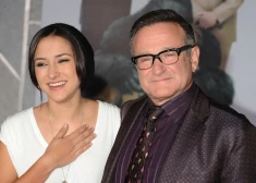 Zelda Viljamsa ar tēti aktieri Robinu Viljamsu 2009. gadā.