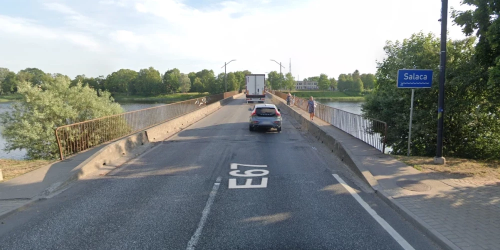 Salacas tilts (ekrānuzņēmums no "Google StreetView")
