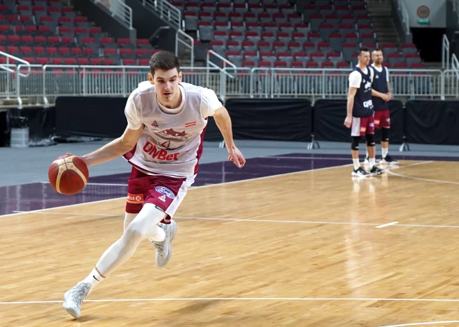 Lietuviešu basketbolista rupjība nopietni savaino Robertu Blumbergu