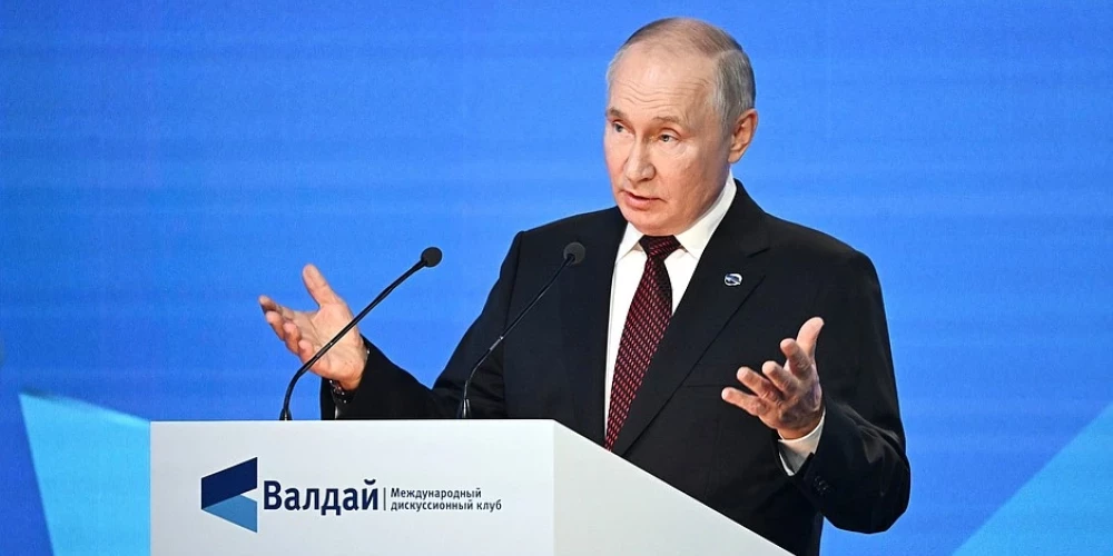 Aiz propagandas priekškara: Putina draudi un meli Valdajā