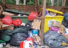 Garkalnē mēslotāju dēļ novāc atkritumu konteinerus, šauj aizsargājamās zosis, suņi traucē Staiceles sportistiem: kriminālā province