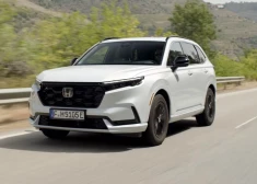 "Honda CR-V" sestās paaudzes modelis ir ne vien lielāks, bet tagad pieejams arī ar lādējamā hibrīda iekārtu.