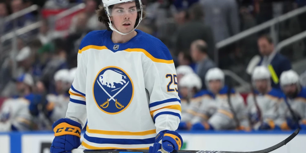 Ouens Pauers  ir Kanādas hokejists, spēlē aizsarga pozīcijā. Pašlaik (2023) Pauers pārstāv Bufalo "Sabres" komandu NHL. 2021. gada NHL draftā Pauersu ar kopēju pirmo numuru izvēlējās Bufalo "Sabres". Kanādas hokeja izlases sastāvā izcīnījis zelta medaļu 2021. gada Pasaules čempionātā. Pauers tika iekļauts Kanādas izlases sastāvā 2022. gada ziemas olimpiskajām spēlēm.