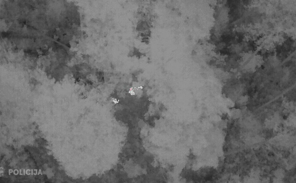 Policija ar dronu atrod diennakti mežā pie Ulbrokas apmaldījušos sievieti