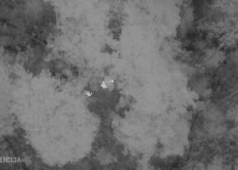 Policija ar dronu atrod diennakti mežā pie Ulbrokas apmaldījušos sievieti