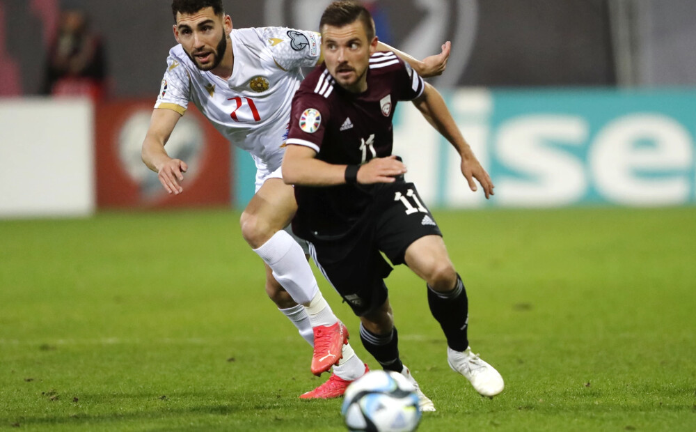 Latvijas futbolisti mazākumā Eiropas čempionāta kvalifikācijas spēlē uzvar Armēniju