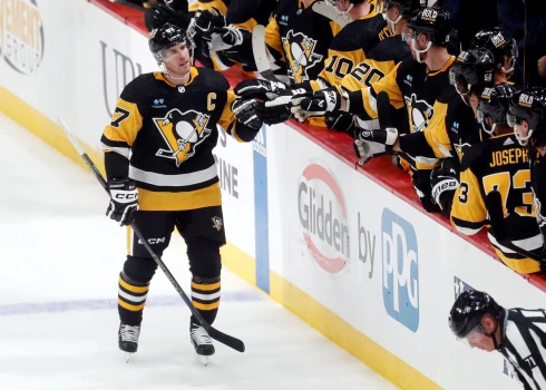 Sidnijs Krosbijs gūst divus vārtus "Penguins" uzvarā NHL spēlē