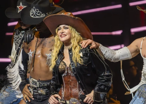 Мадонна начала мировой тур после тяжелой болезни: первое шоу пришлось приостановить