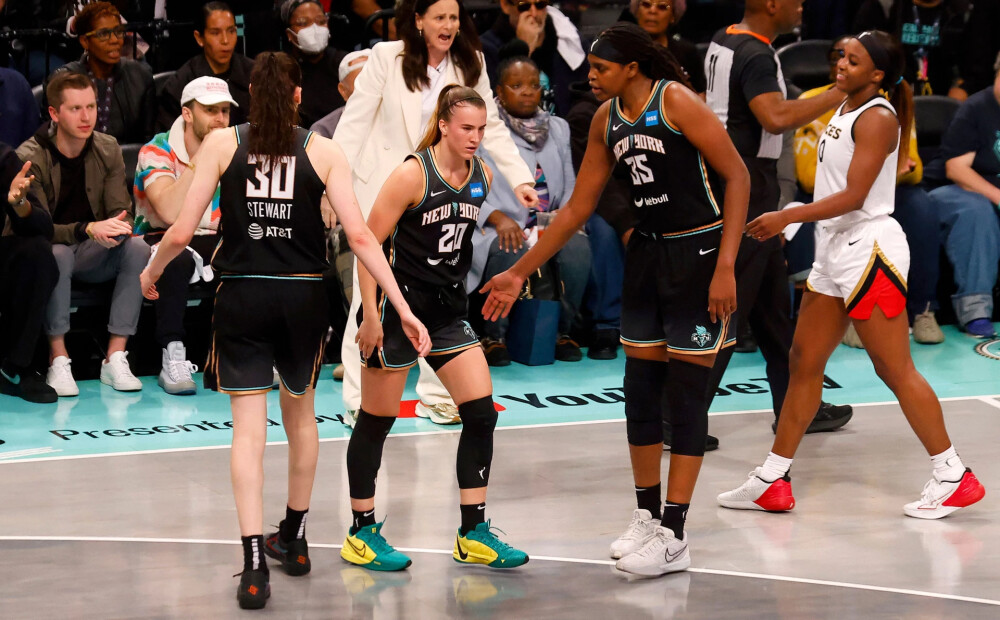 Džounsa un Stjuarte vēl neļauj noskaidrot WNBA čempiones