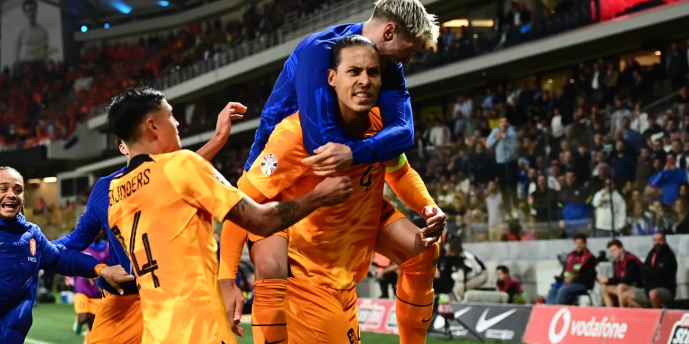 Nīderlandes futbolisti Atēnās gūst ļoti svarīgu uzvaru pār galveno konkurenti Grieķiju EČ kvalifikācijas turnīrā