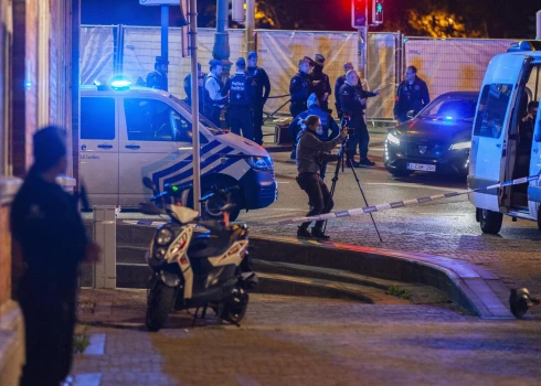 Beļģijas galvaspilsētā joprojām medī islāmistu, kurš nošāva divus zviedru futbola līdzjutējus