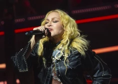 Madonna pārkāpj stingru noteikumu Londonas "O2" arēnā - viņai draud 300 000 sterliņu mārciņu sods