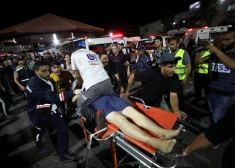Simtiem mirušo pēc raķetes trāpījuma Gazas slimnīcā - kā Izraēla, tā "Hamas" noliedz atbildību