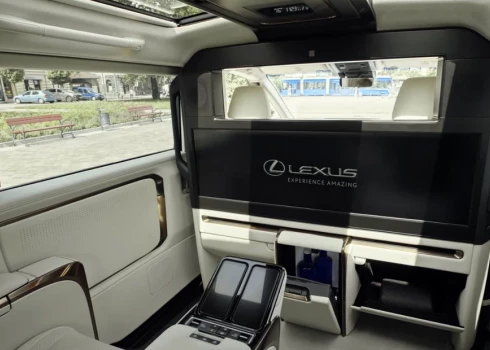 Auto ziņas: tā izskatās pirmās klases komforts "Lexus" minivenā, ka apskaustu pat aviokompānijas