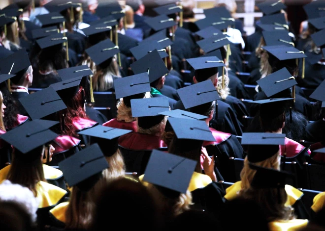 Izglītības stāvokļa spogulis — neviena Latvijas universitāte vairs nav pasaules pirmajā tūkstotī, daļai smags kritums