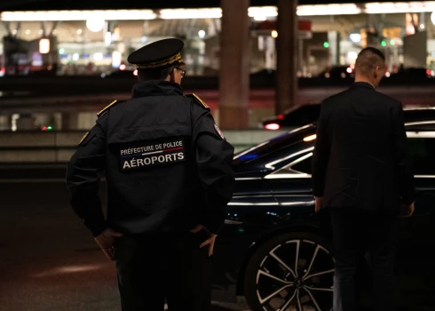 Снова угрозы о взрыве: во Франции эвакуировали шесть аэропортов