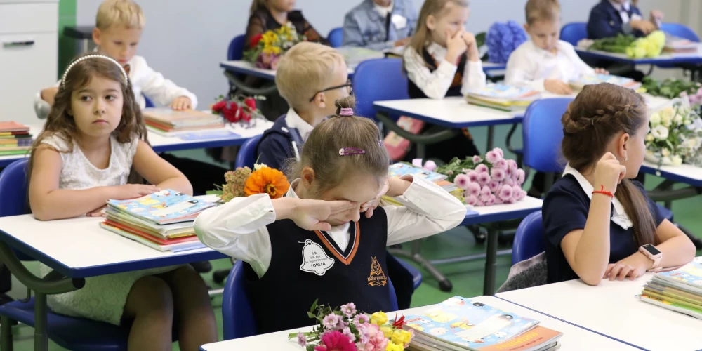 Deputāti vēlas noteikt, ka Ukrainas bērniem būtu jāmācās Latvijas skolās
