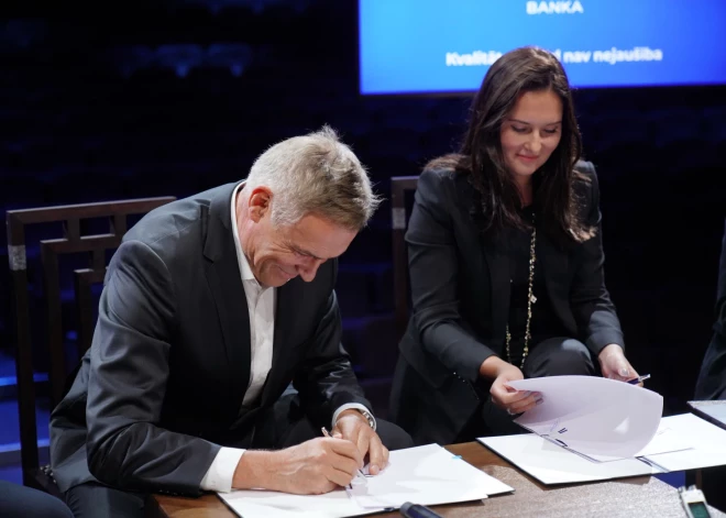 Dailes teātris ar "Rietumu banku" noslēdz 300 000 eiro vērtu līgumu jauniestudējumu veidošanai un personāla apmācībām.