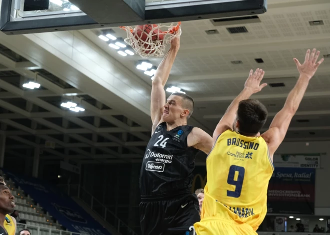 VIDEO: par Gražuli atkal runā Eiropā! Latviešu basketbolists sagādā Eirokausa skaistāko epizodi