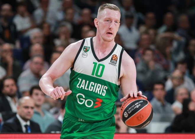 Šmits ar 21 gūto punktu rezultatīvākais komandā "Žalgiris" uzvarā Eirolīgas spēlē Spānijā