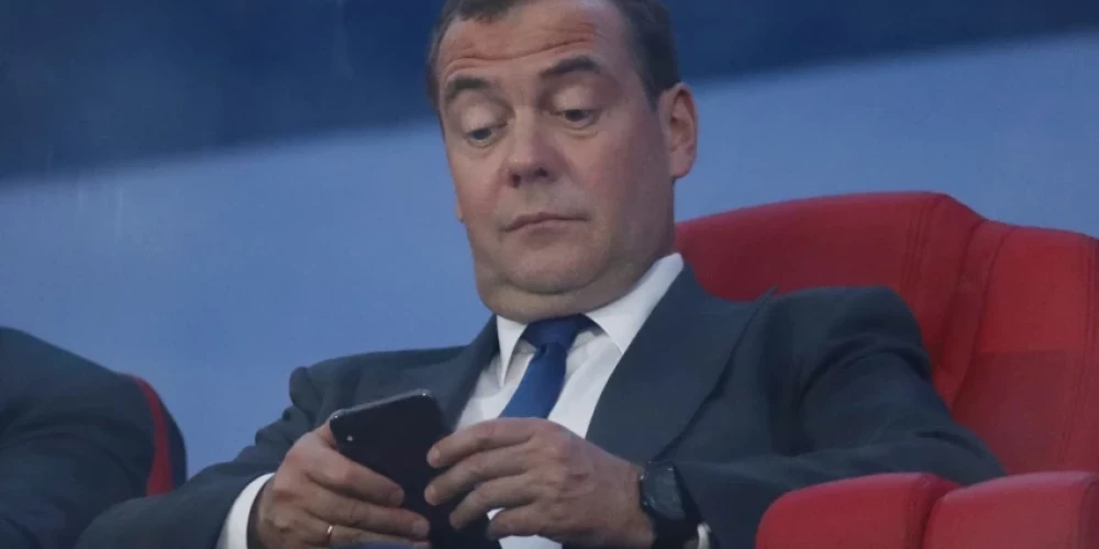 Kokaīns, sātanisms un kodollādiņi: Medvedevs piedzīvo kārtējo histēriju