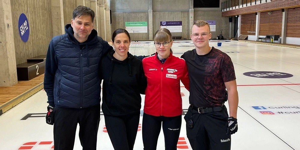 Latvijas izlase (no kreisās) Arnis Veidemanis, Daina Barone, Evelīna Barone, un Roberts Reinis Buncis.