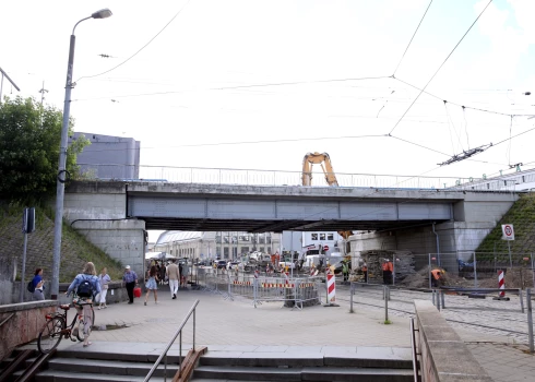 Восстановлено движение под мостом на улице Прагас в Риге