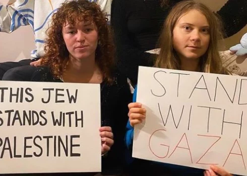 Tūnbergas fotogrāfijā pamana kaut ko, kas liek vaicāt, vai viņa nav antisemīte