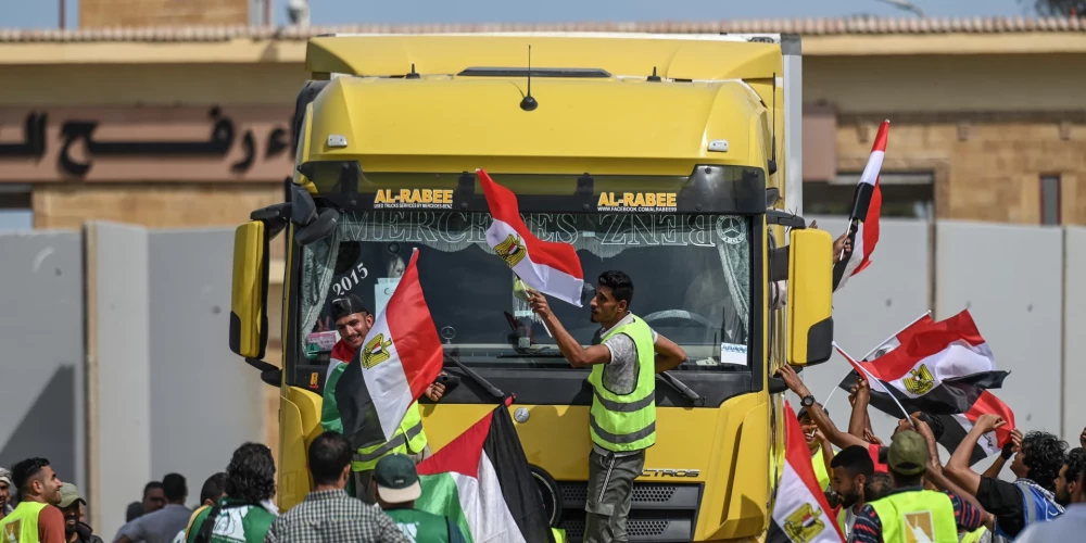 Izraēla: Gazas joslas ziemeļus pametuši 700 000 palestīniešu
