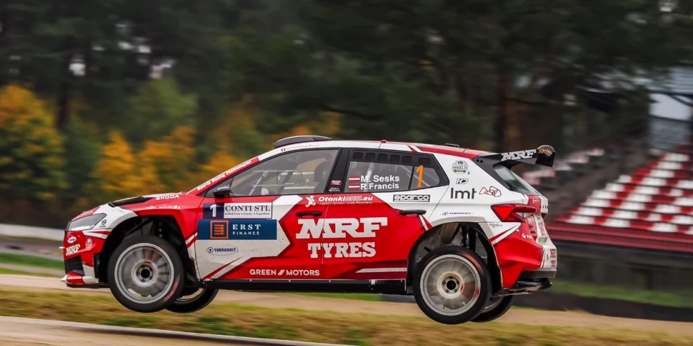 Seska/Franča ekipāža rallijsprintā "Latvija" (ekrānuzņēmums no "X")