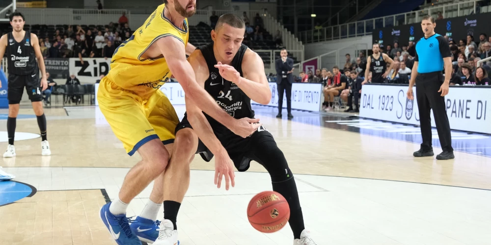 Andrejs Gražulis (pa labi) sekmīgi iesācis jauno sezonu.