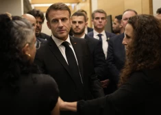 Francijas prezidents Makrons ieradies solidaritātes vizītē Izraēlā
