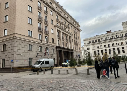 Viesnīca Rīgā saņem viltus draudus dienā, kad tajā apmetas Krievijas opozicionārs Hodorkovskis