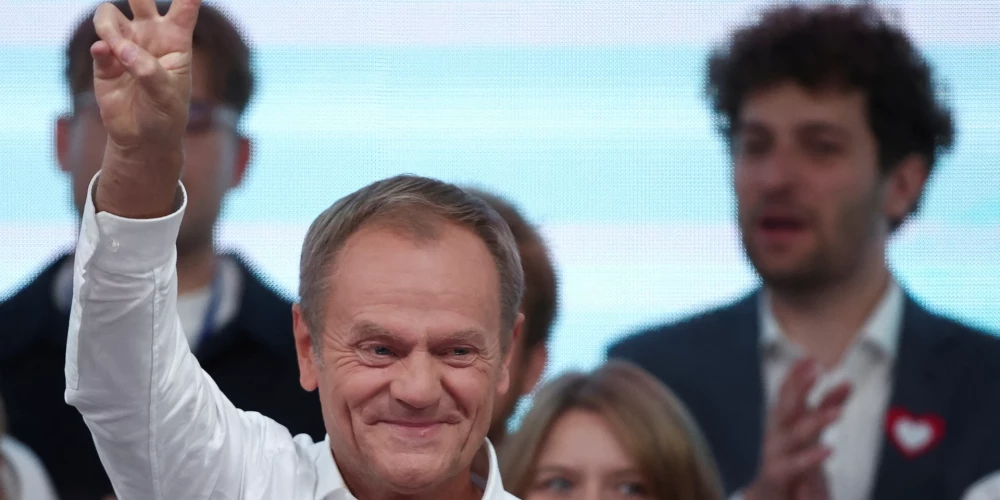 Polijas opozīcijas partijas premjera amatam virza Tusku
