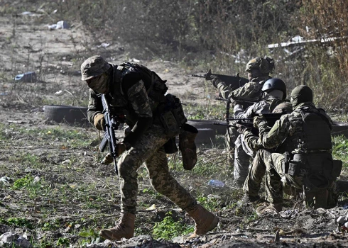 Jaunizveidotā  Ukrainas bruņoto spēku "Sibīrijas bataljona" karavīri piedalās militārajās mācībās ārpus Kijivas. 2023. gada 24. oktobris.