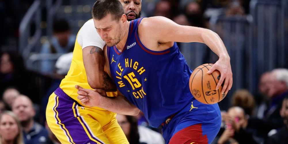 NBA sezona sākas ar čempionu vēl vienu panākumu pret "Lakers"; "Suns" pārspēj "Warriors"