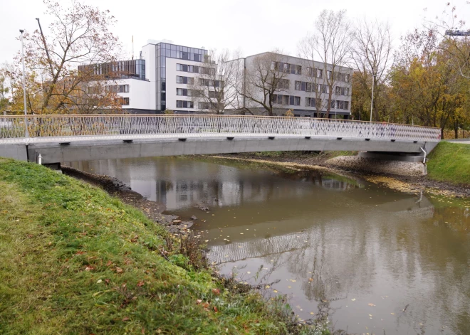 Rīgas domes priekšsēdētājs Vilnis Ķirsis un Latvijas Universitātes rektors prof. Indriķis Muižnieks parakstījuši sadarbības memorandu. Pirms memoranda parakstīšanas svinīgi tika atklāts jaunais gājēju un velobraucēju tilts pār Kīleveina grāvi.